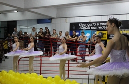 “Pequenos heróis” desfilam na Esucri/Uniasselvi em projeto de estudantes de Pedagogia