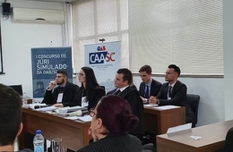 Alunos de Direito da Esucri participam de júri simulado na capital
