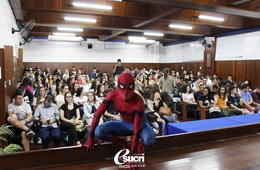  Calouros participam de palestra com diretor Everaldo Tiscoski 