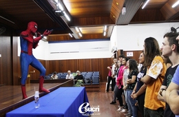 Calouros participam de palestra com diretor Everaldo Tiscoski 
