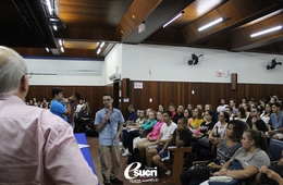  Calouros participam de palestra com diretor Everaldo Tiscoski 